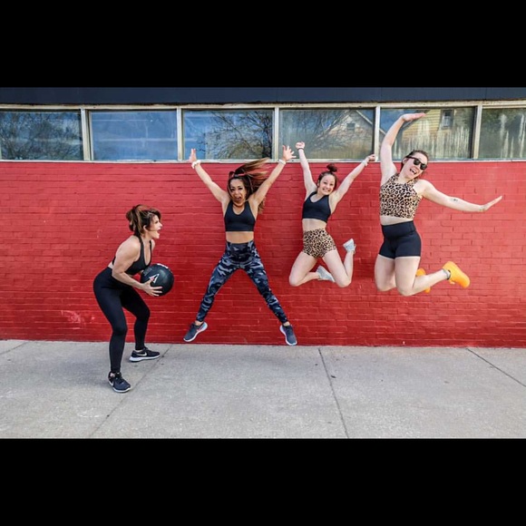 Sports bra that can be used to lounge around. - Picture 7 of 7